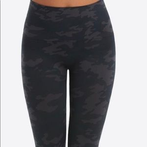 Spanx Seamless Leggings - black camo